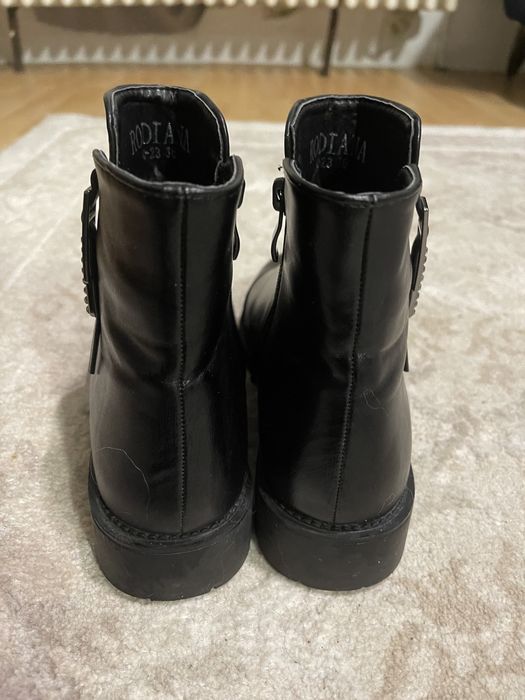 Ghete din piele ecologică, 36