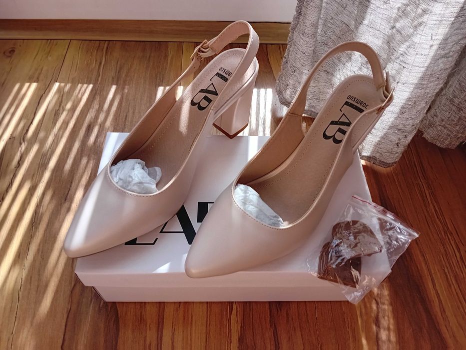 Обувки с дебел ток Answear Lab, нови, н. 38