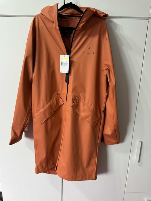 Nou cu eticheta:Geaca anti ploaie anti vant Jordan marimea S si M