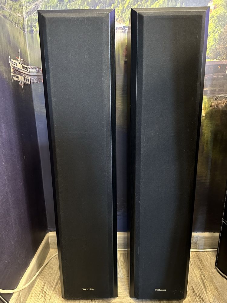 Linie Technics cu boxe impecabila cu telecomenzi