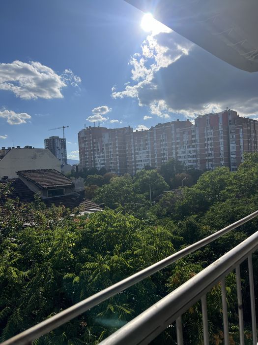 3 стаен под наем, Зона Б5