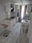 Închiriez apartament cochet.