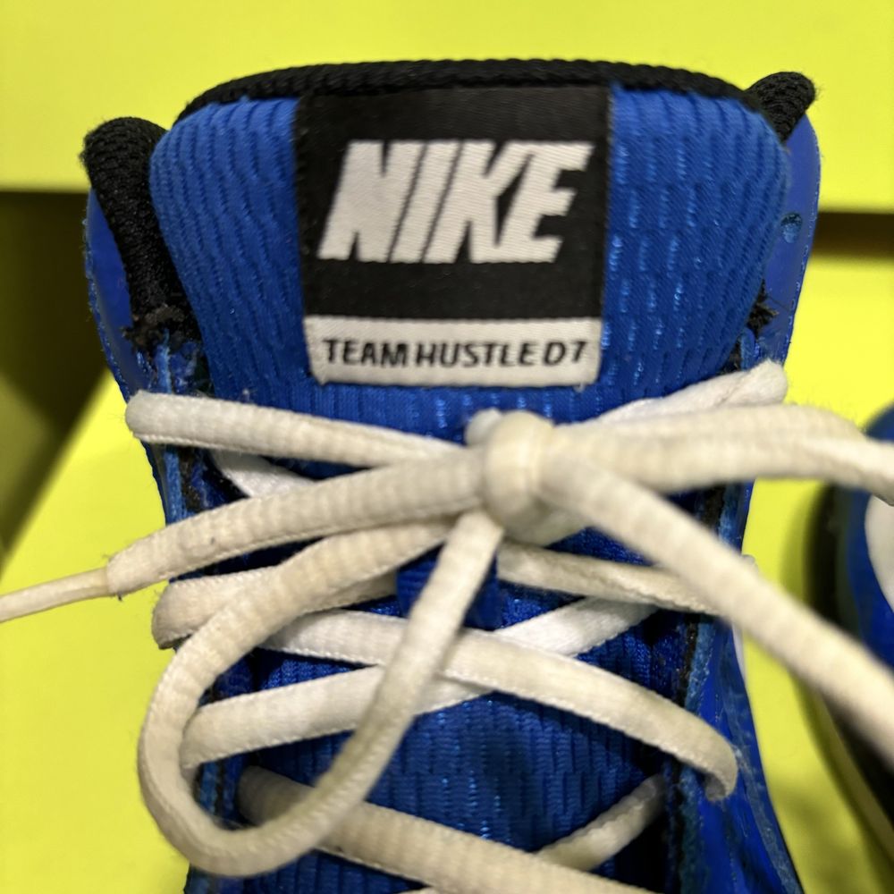 Nike Team Hustle D7 37.5