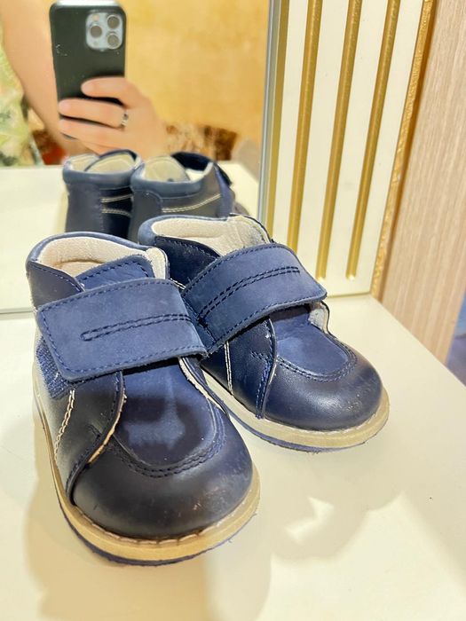 Продам детскую зимнюю весеннюю осеннюю обувь 21 и 22р