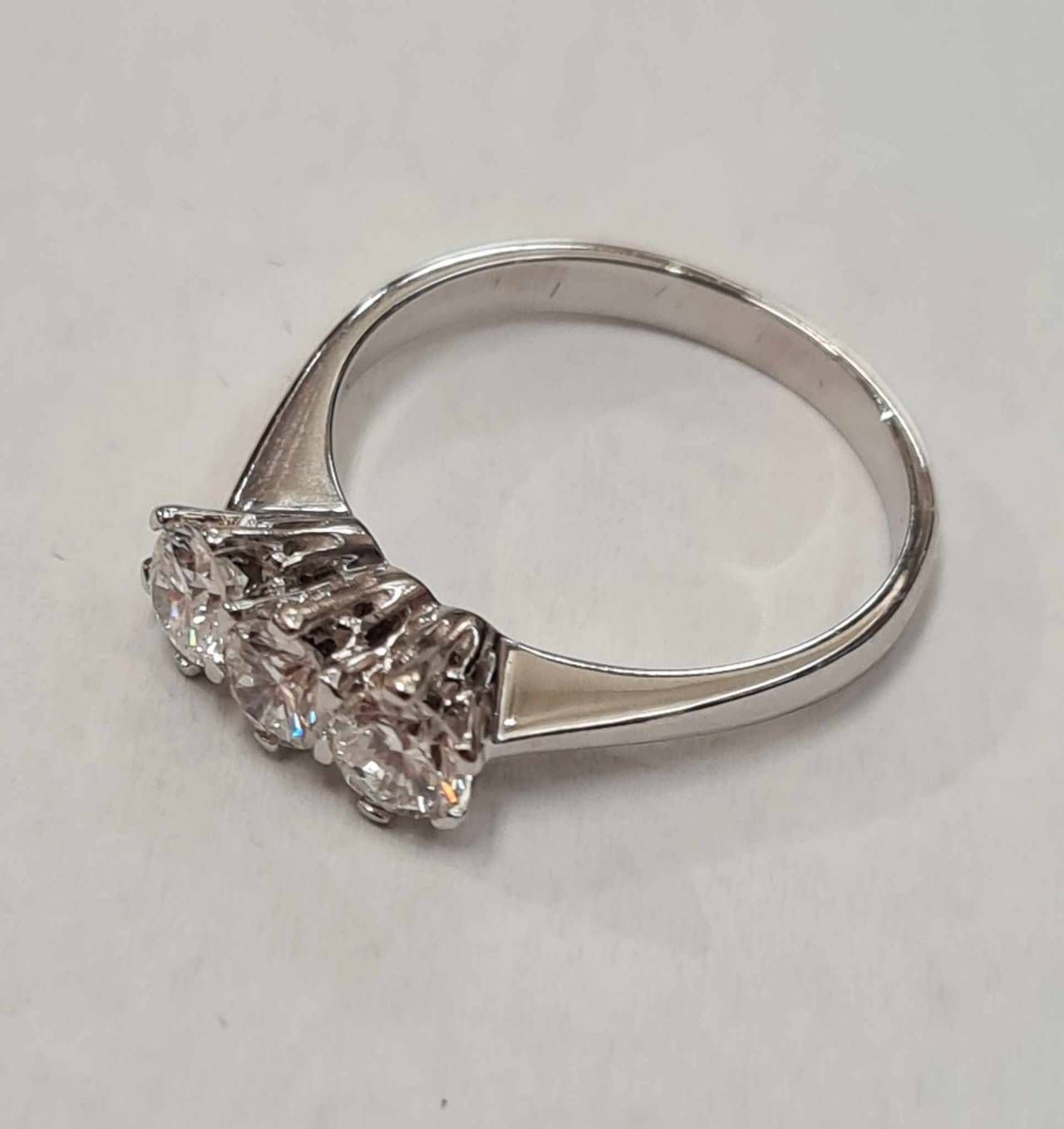Inel din aur alb 18k cu diamante naturale, IAU560