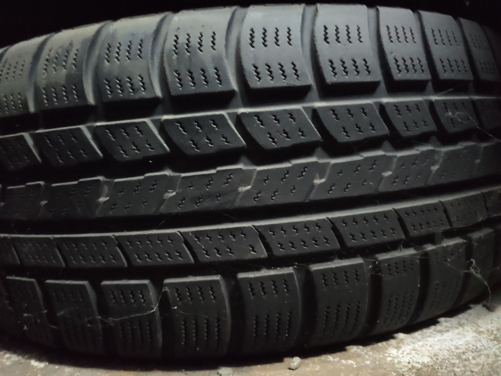 4бр Зимни 235 55 17 - Nexen, Nokian