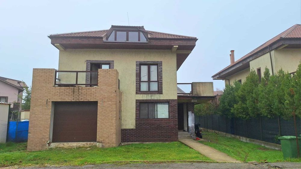 Inchiriez casa cu mansarda, 5 dormitoare, 3 bai si curte generoasa