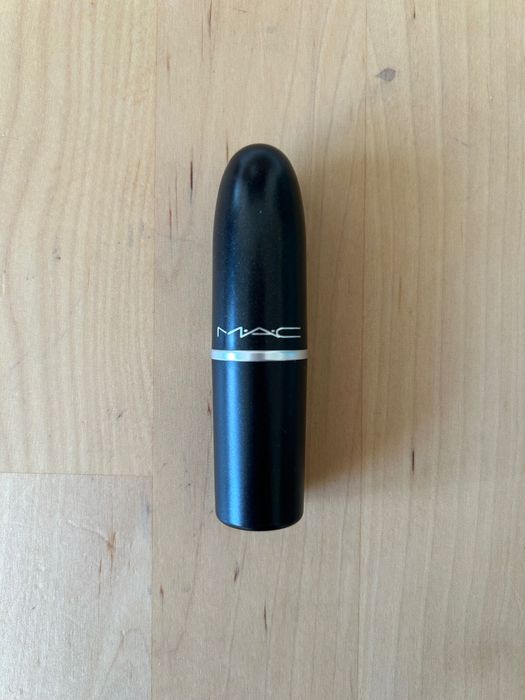 Mac ново червило в цвят Paramount с подарък несесерче