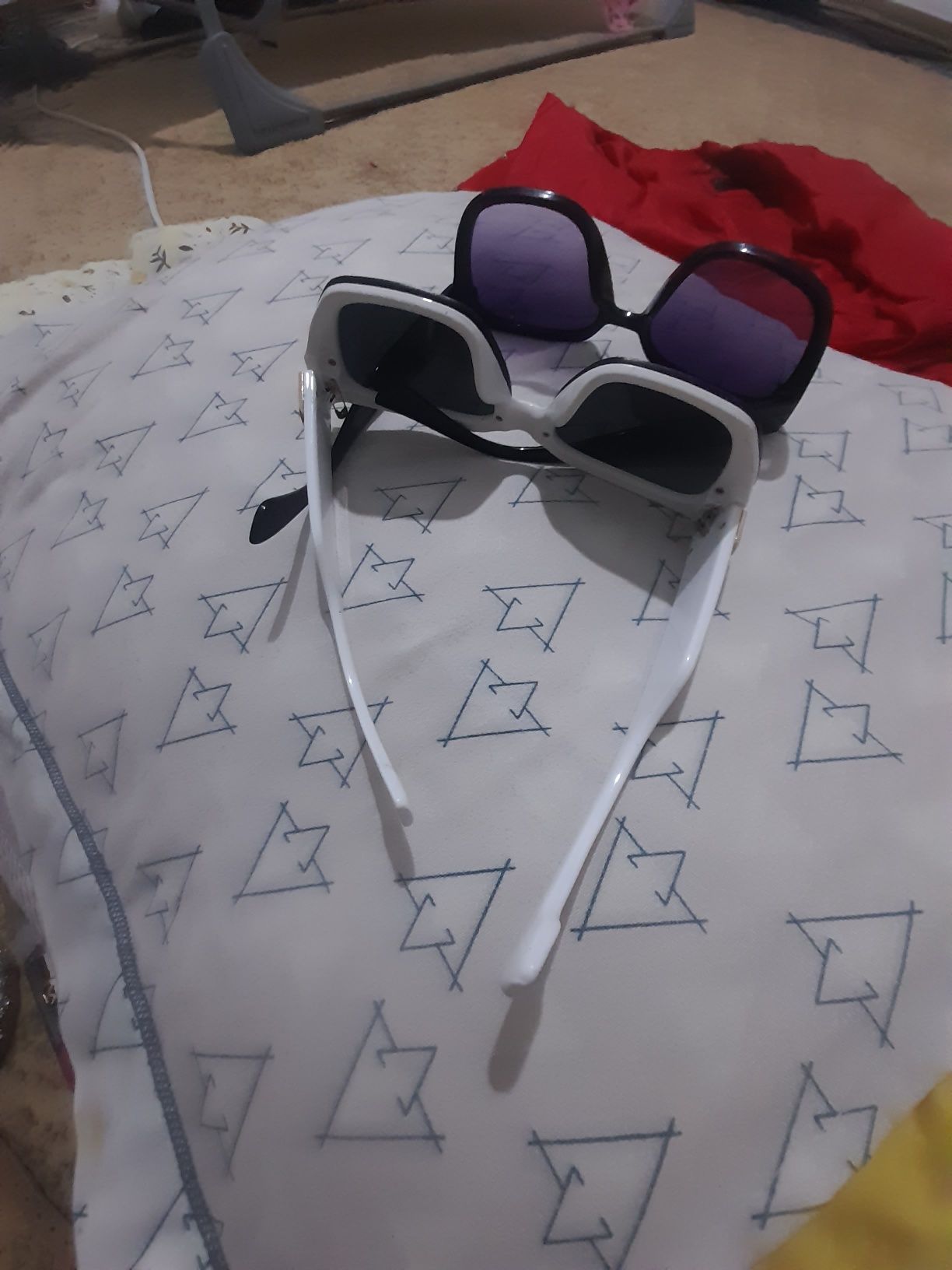 Oq va qora achki sotiladi