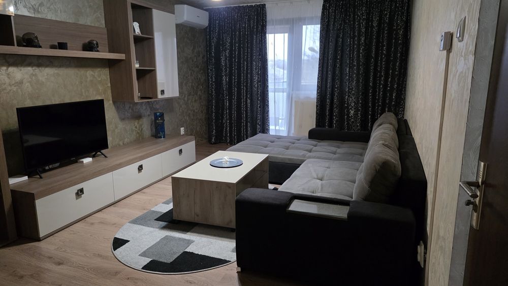 Închiriez apartament