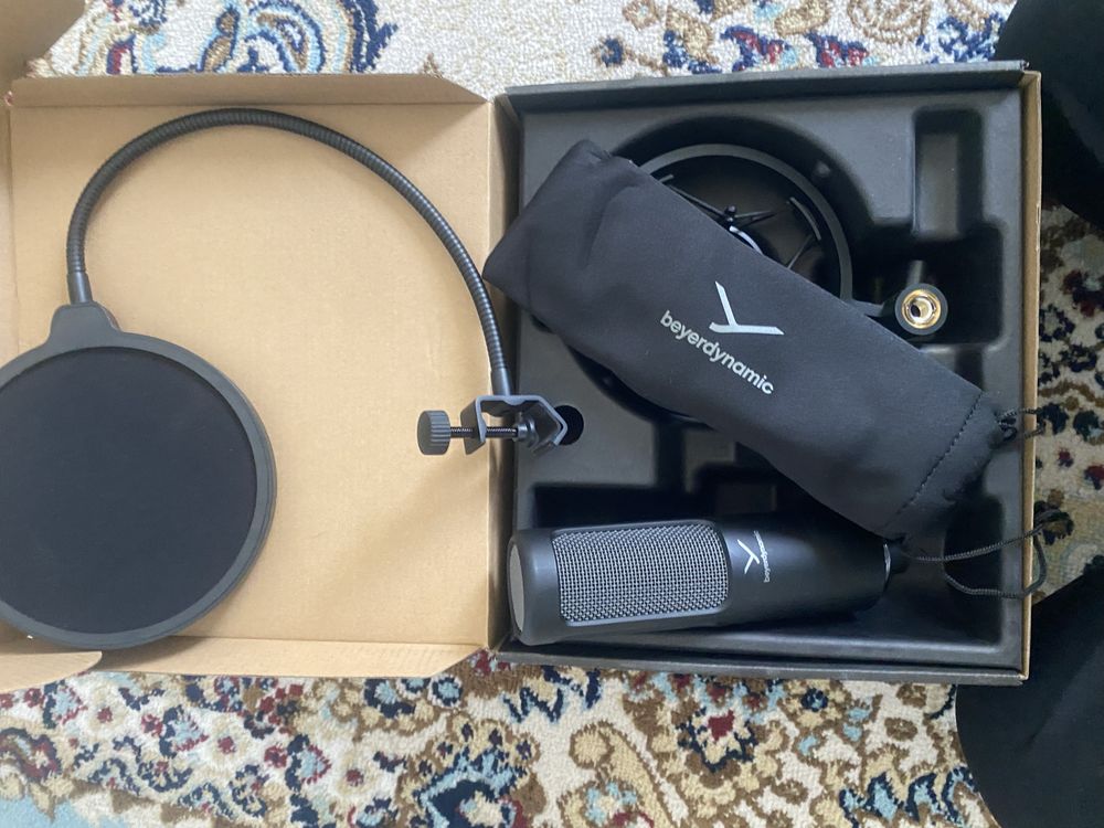 Продаю студинный микрофон beyerdynamic m90 pro x