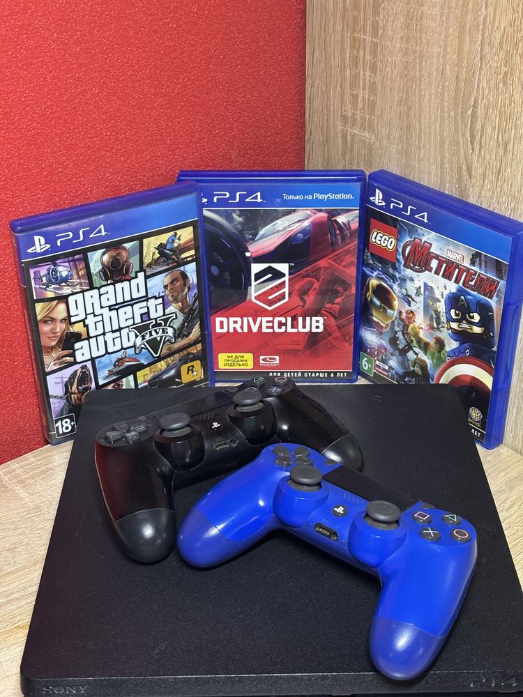 PlayStation 4 + 2 геймпада + 3 игры