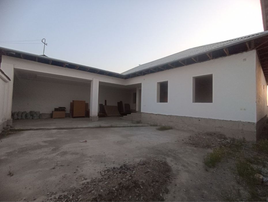 Ховли уй сотилади.