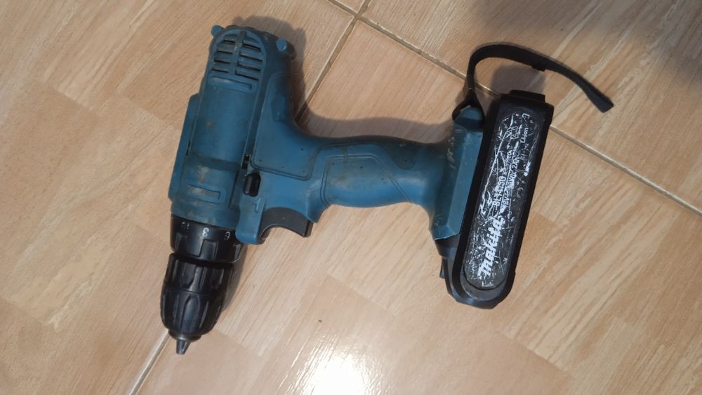 Bormasina Makita, 2 acumulatori 18V-2Ah Li-ion+incarcator, Japonia
