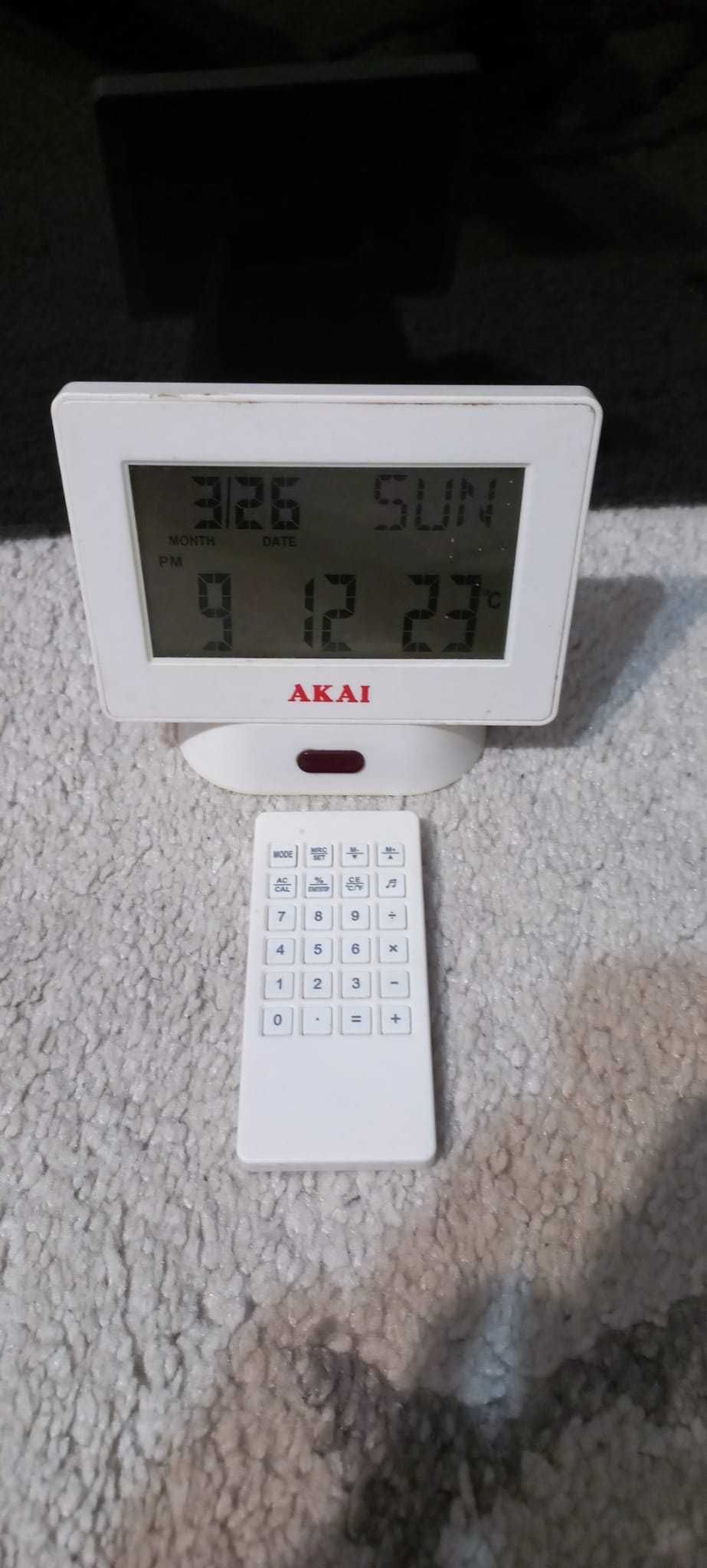 Ceas vintage akai cu calculator și telecomanda