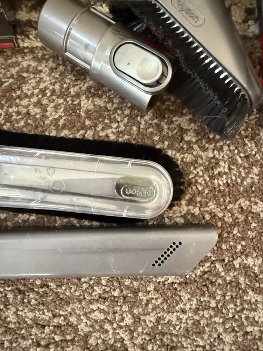 Части +нови пристивки/накраиниц за прахосмукачка dyson