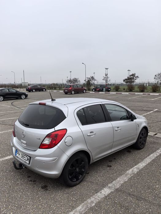 Opel corsa D 1.3 ,95 cai 2012 consum mic ,cruise,incalzire scaune