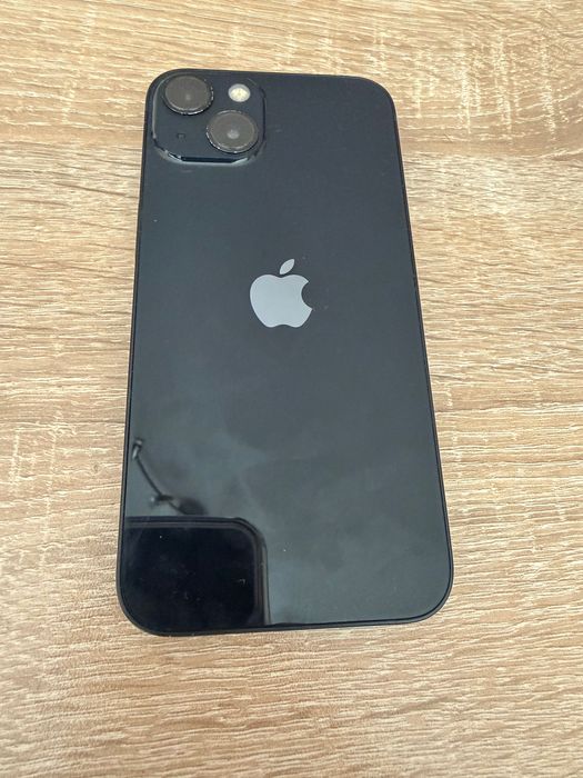 Продавам Айфон 13 128GB Тъмно син