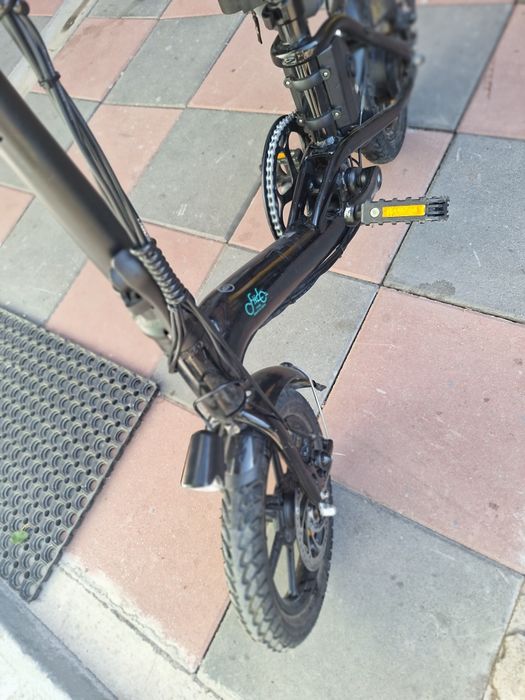 Vând bicicleta electrică