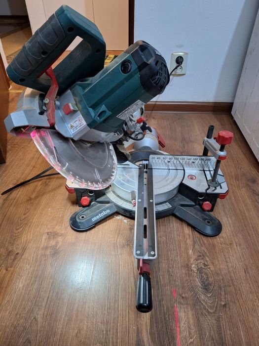 Vând fierăstrău debitare KGS254M