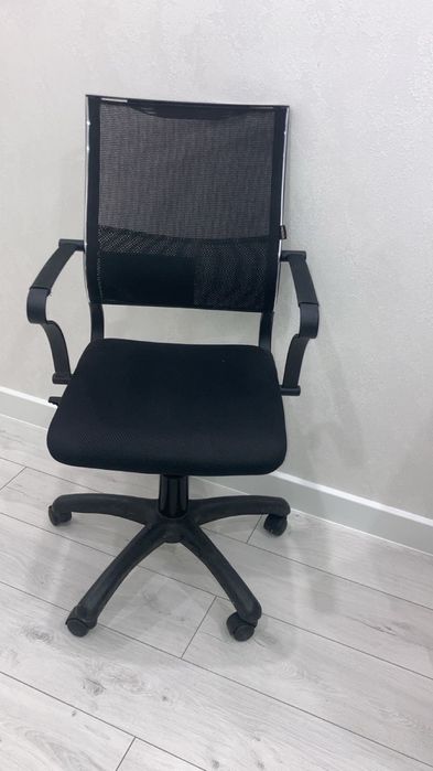 Кресло офисное в новос состоянии