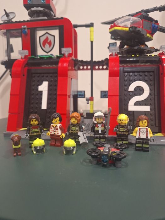 Lego city пожарникарница и хеликоптер