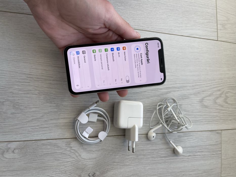 Iphone 11 pro • silver •