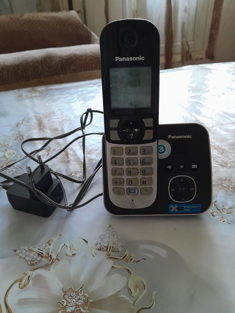 Радиотелефон  Panasonic  в рабочем состоянии