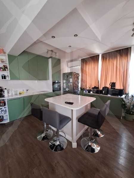 Продава се Тристаен апартамент в Пловдив, Южен - 104 кв.м за 1924 €/кв.м - Снимка #1