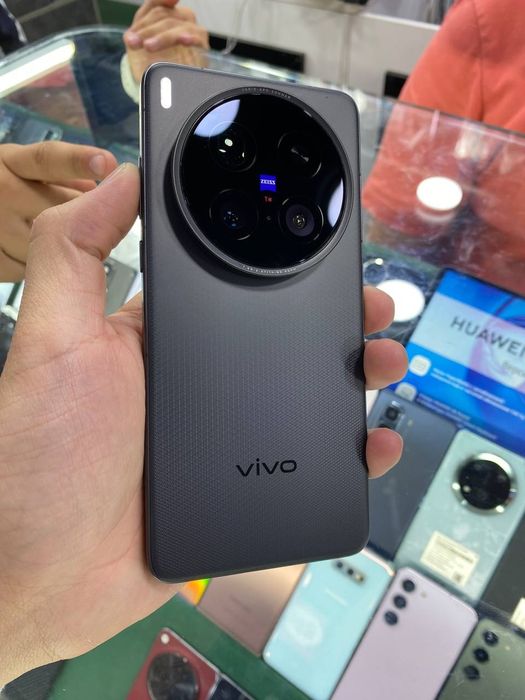 Vivo X200 Ultra 16/512 Gb sotiladi