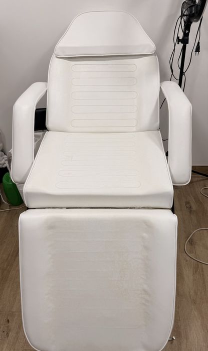 Кожена кушетка стол