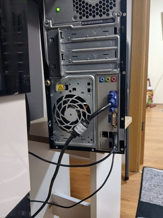 Vând calculator PC complect  HP