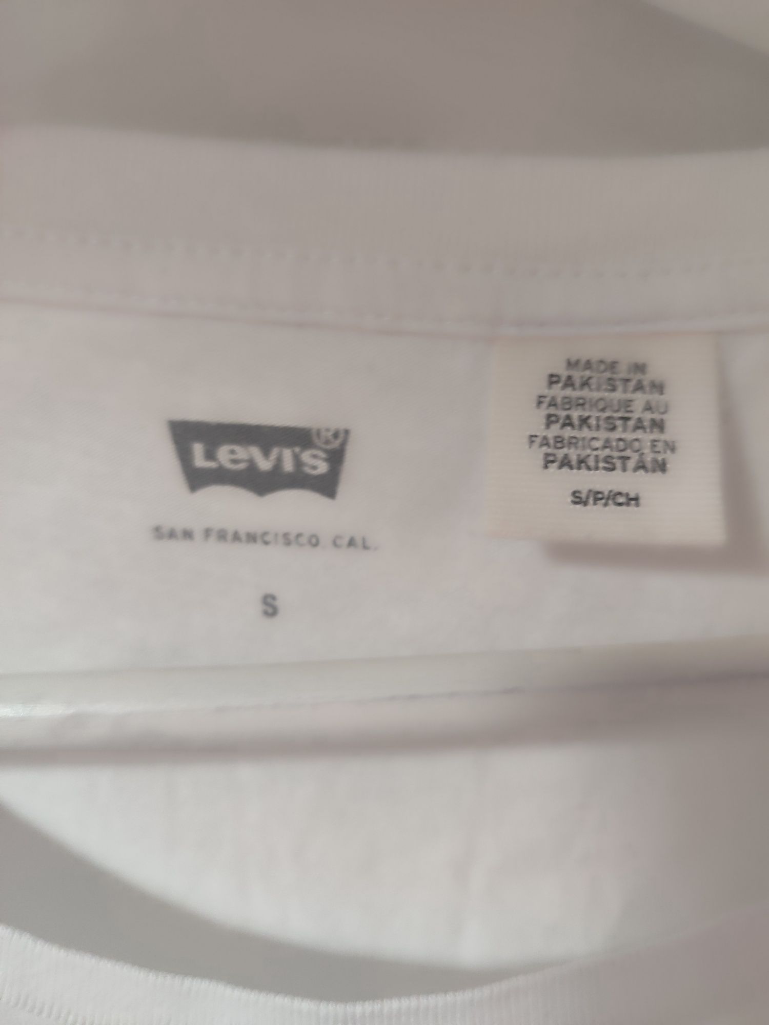 Нова тениска Levi's