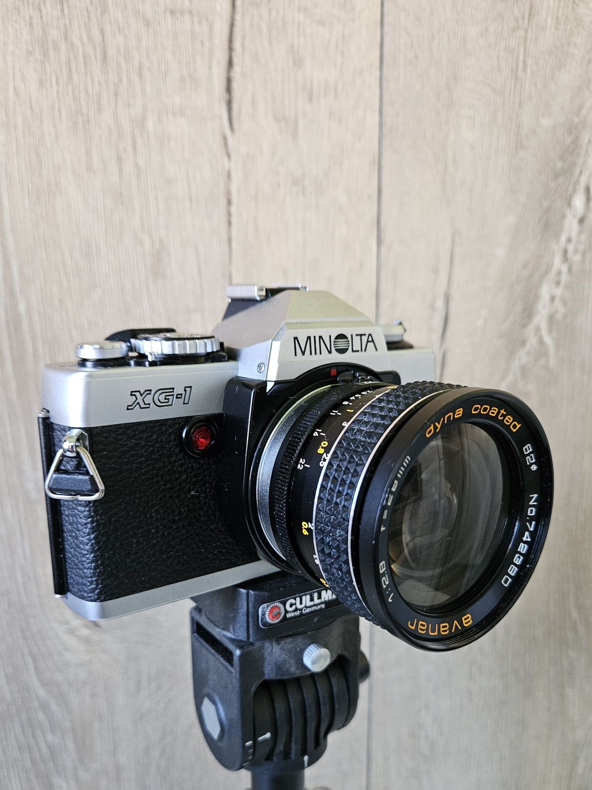 Minolta XG 1 cu Avanar 1:2.8