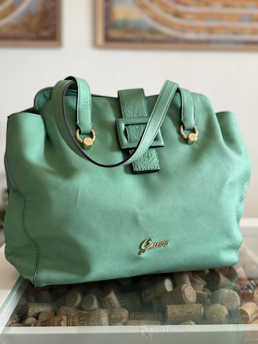 Дамска чанта Guess