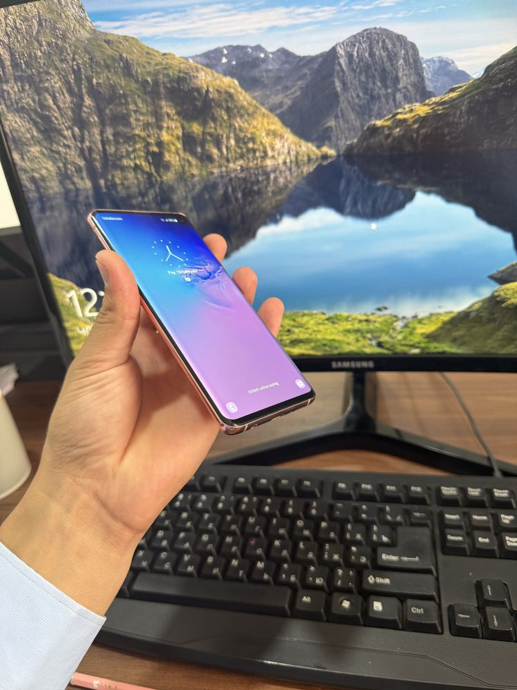 Samsung S10. 5G.    Operativ 8/128