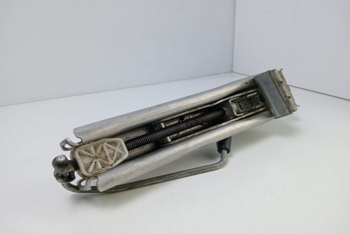 Cric auto   6Q0011031D Seat Ibiza a 4-a generatie 6J seria