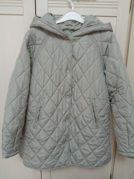 Продам куртку для девочки