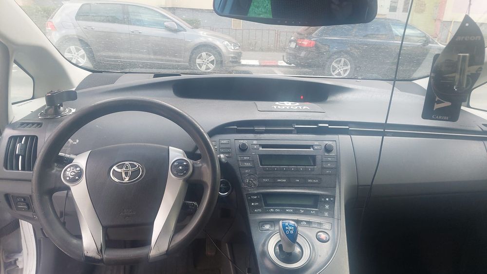 Inchiriez Toyota Prius 3 Hybrid+GPL pentru Delivery Glovo/Wolt