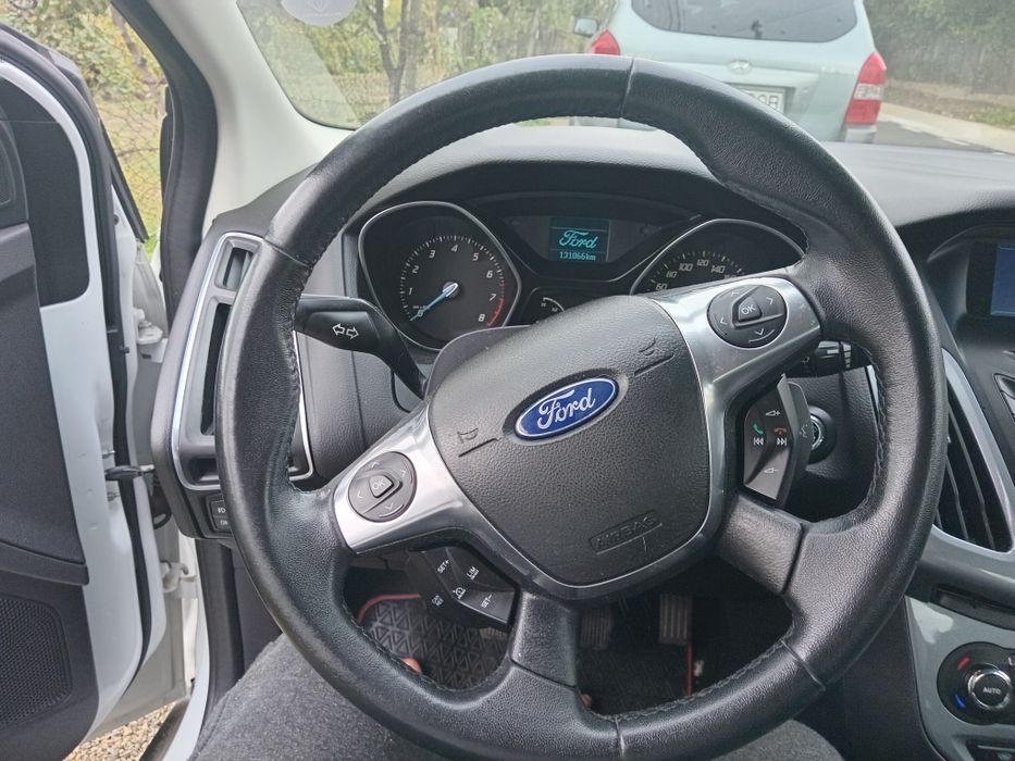 Vand Ford Focus , in stare perfecta, multiple dotari,4000 euro