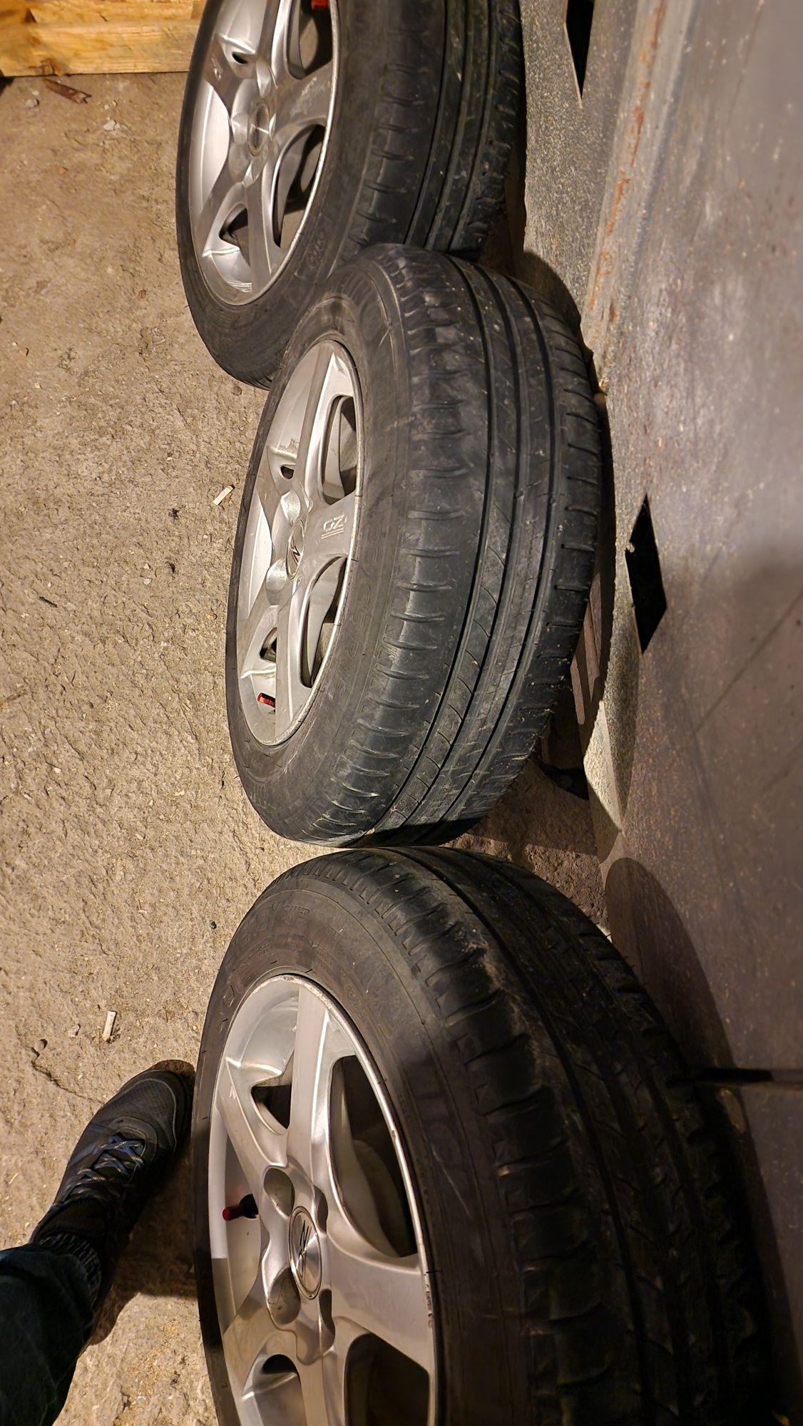 Продавам джанти OZ 15" с гуми MIHELIN 185/65/15.
