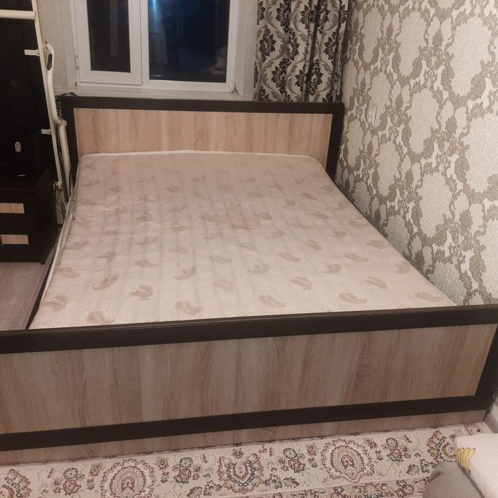 Двух спальный кровать