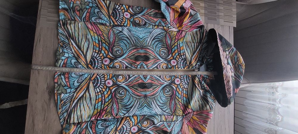 Jacheta cu gluga, noua cu eticheta,deosebita, fabricata in Italia