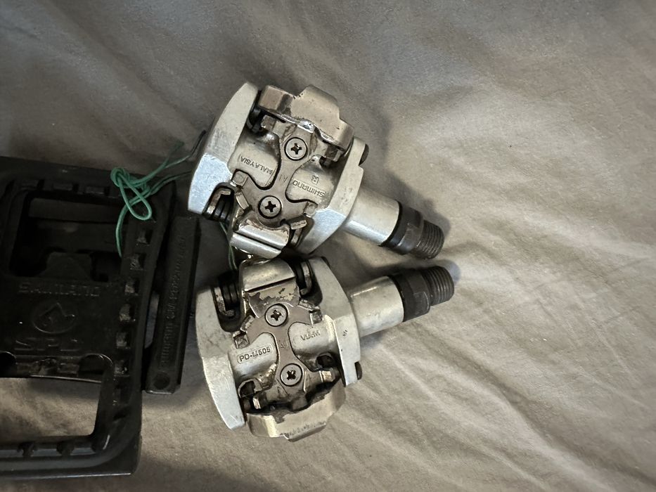 Pedale Shimano PD-M505 cu prindere SPD si adaptoare cu catadioptri