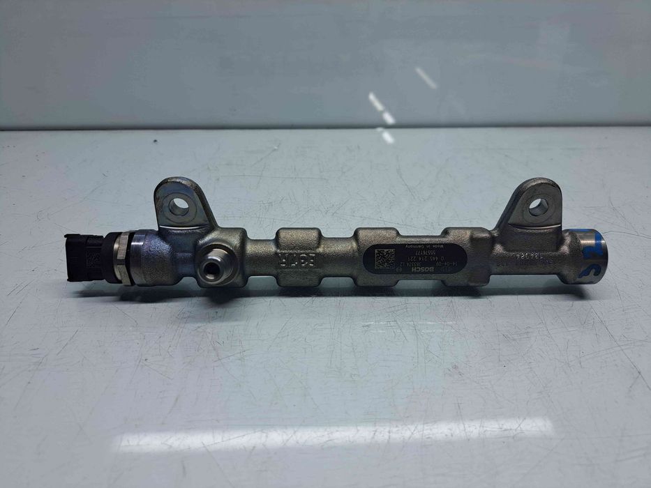 Rampa injectoare Opel Insignia A Facelift [Fabr 2008-2016] 55576177 2.