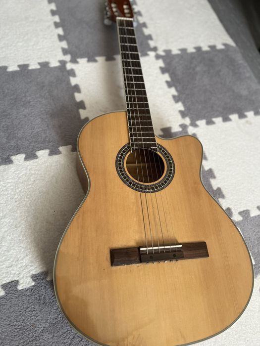 Гитара хорошего состояние