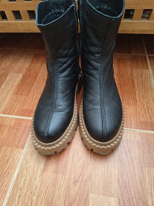 Ghete piele model deosebit