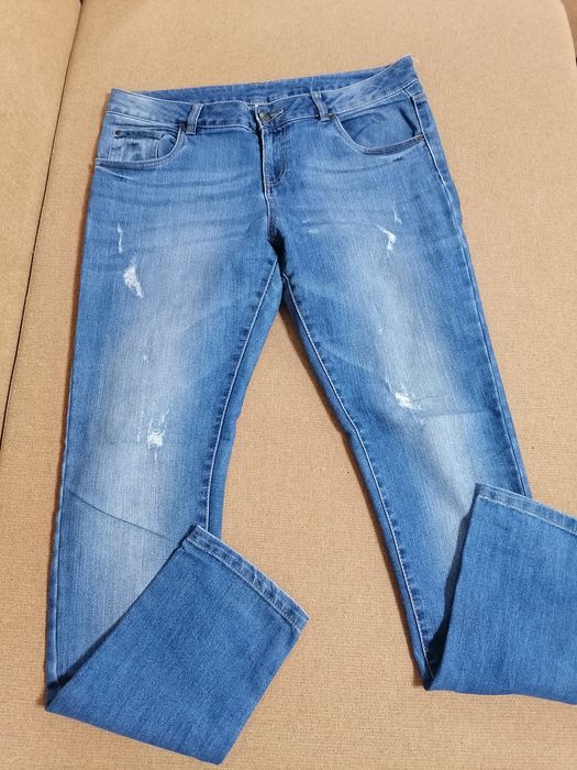 Комплект Дамски дънки и блуза Л размер, 10 лв