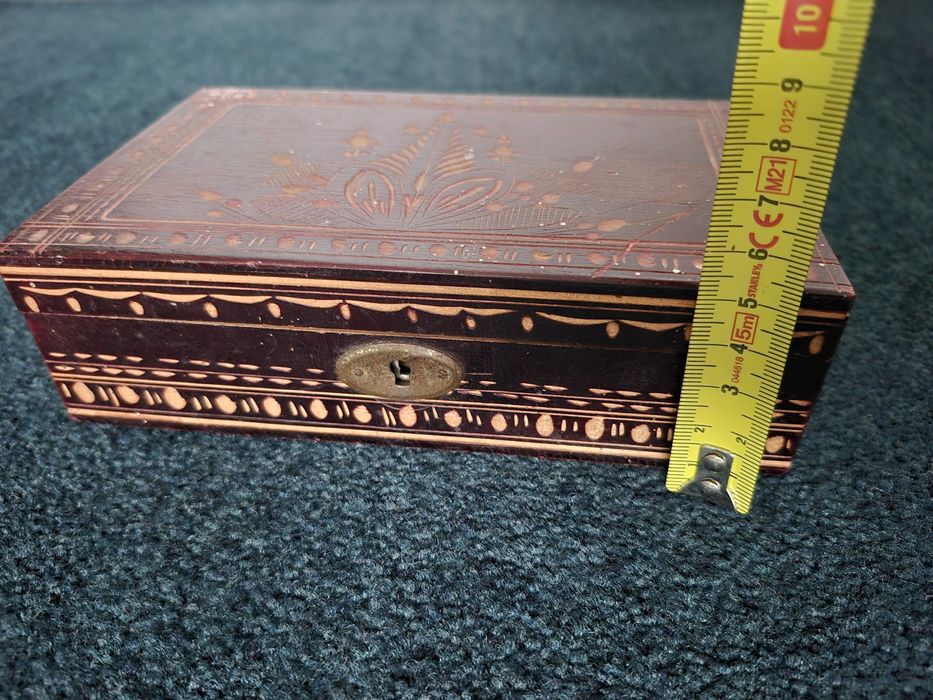 Vând Cutie depozitat bijuteri lemn Model artizanat scluptat de mesteri