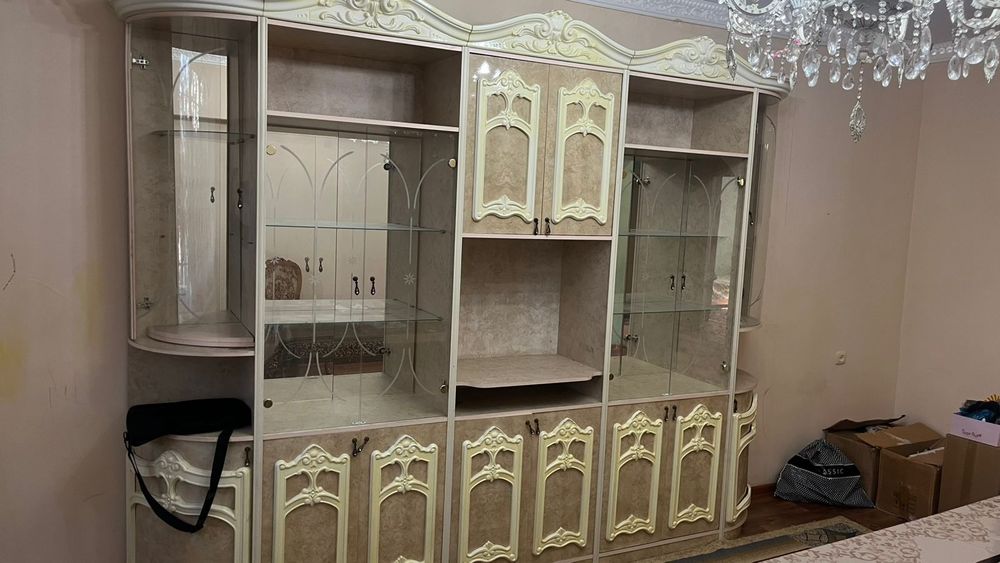 Сервант срочно продается